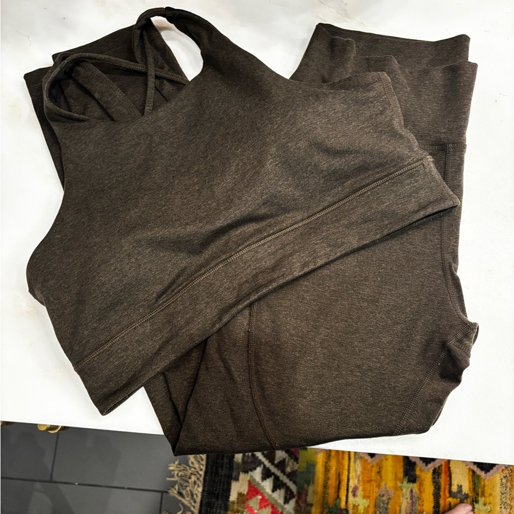 Vuori Olive Green Active Seamless Sports Bra and Leggings Set